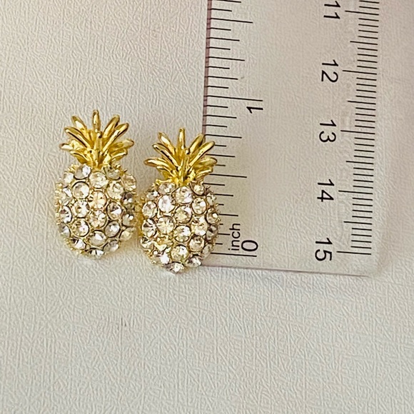 Elegant Gold Pineapple Earrings - Picture 4 of 7